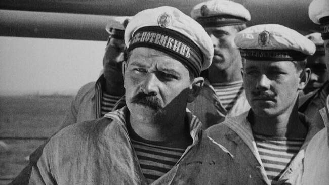 «Художественный» после революции